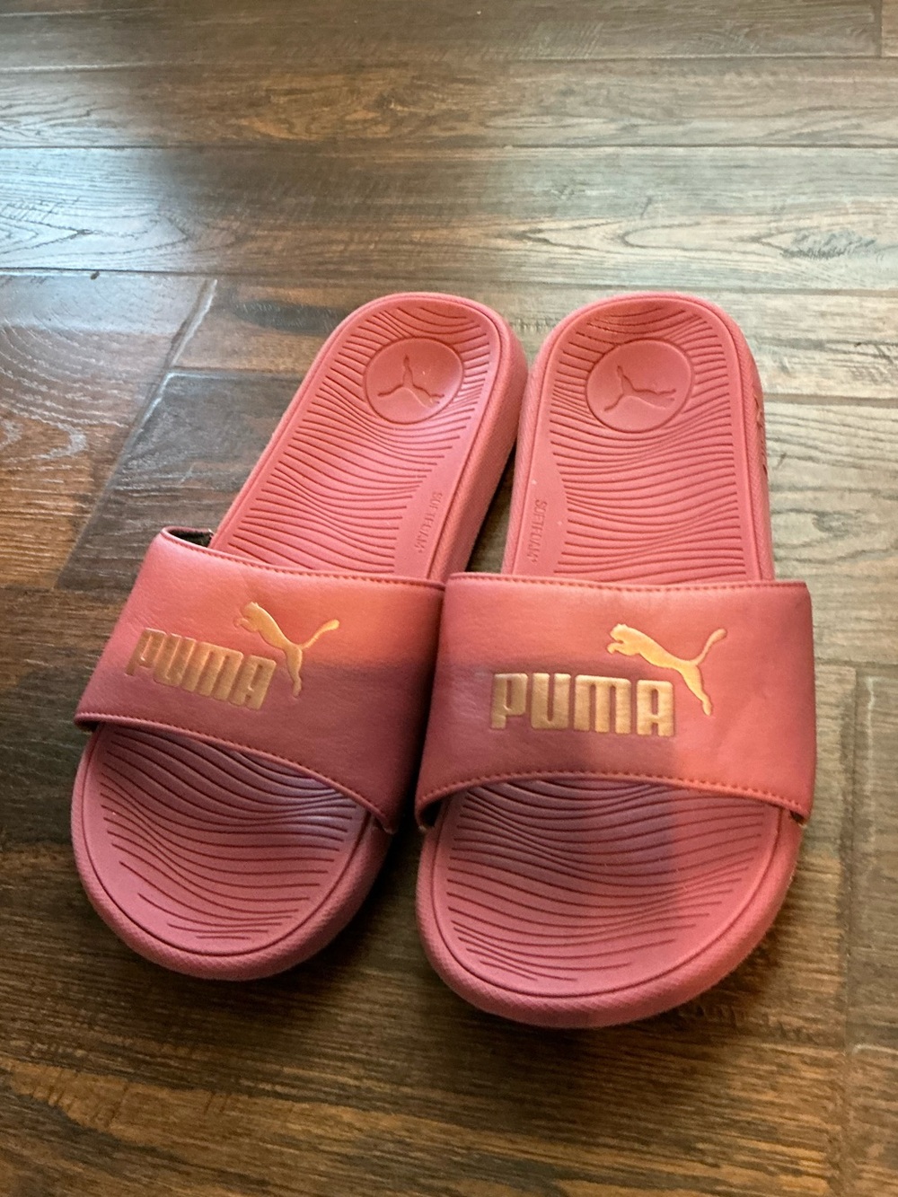 Puma Cool Cat 2.0 Women’s Coral Slide Sandals with Gold Logo Size 10